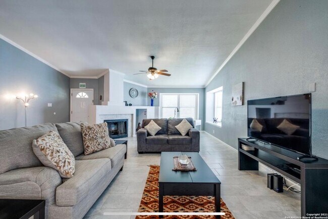 Building Photo - 10539 Country Flower