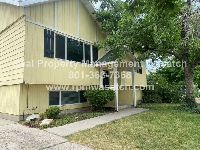 Building Photo - 1098 E Violet Cir