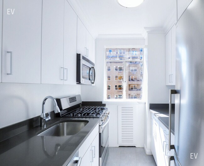 Building Photo - 20 Fifth Avenue-11A