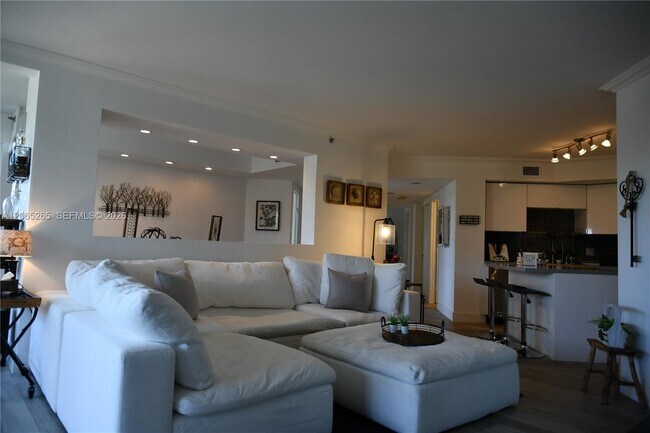Foto del edificio - 1000 E Island Blvd