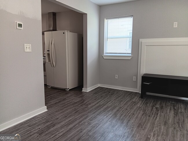 Building Photo - 1112 Regent St SW