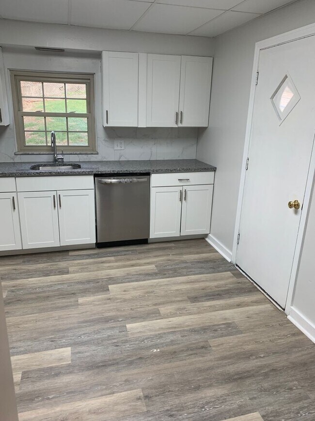 Photo - 2 or 3 bedroom Full Remodeled House
