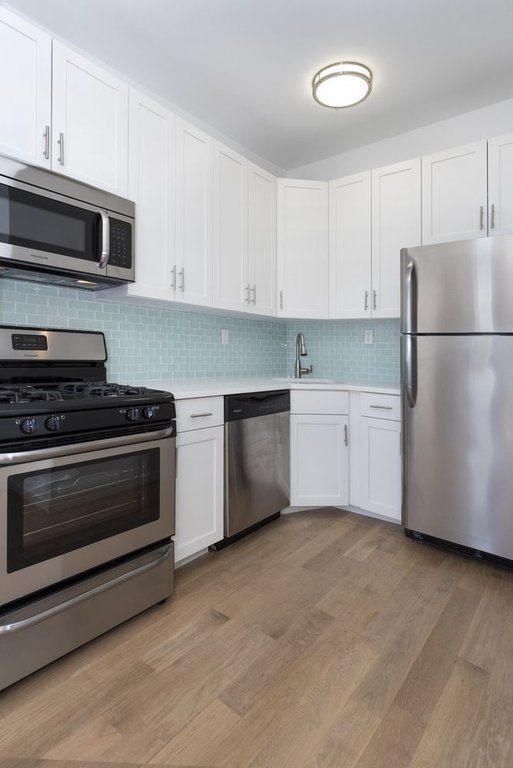 Building Photo - 1299 Lincoln Pl