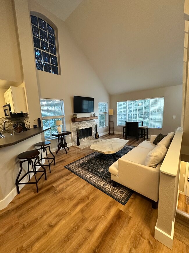 Building Photo - 13703 Richmond Park Dr N