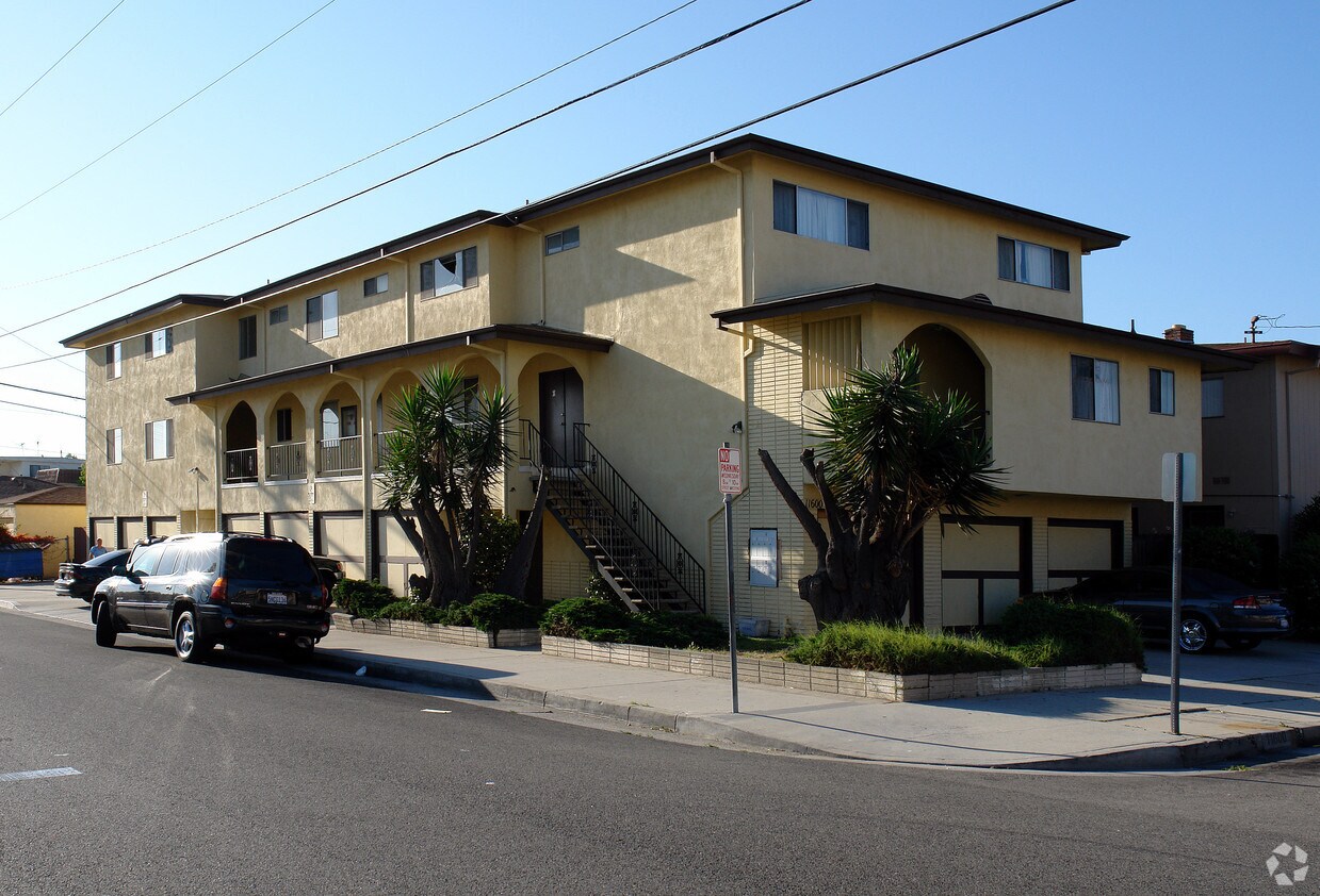 Primary Photo - 11600 Menlo Ave