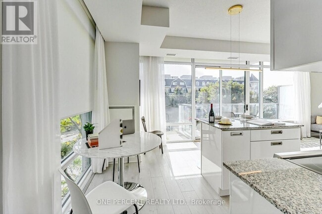 Photo du bâtiment - 90 Stadium Rd