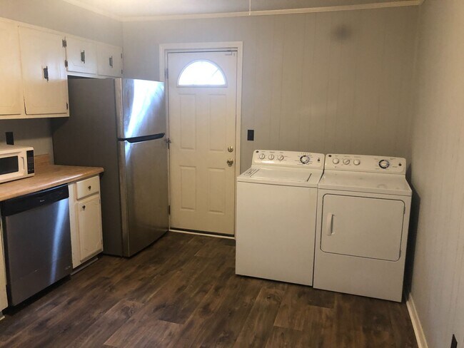 Building Photo - 3BR/2BA For Rent
