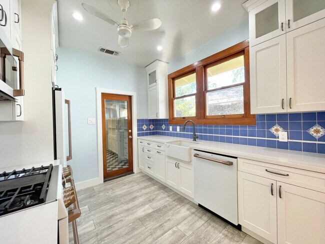 Foto del edificio - 4941 10th Ave