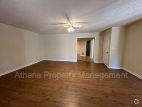 Building Photo - 1806 Cedar Shoals Dr