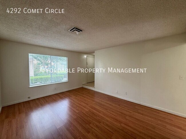 Foto del edificio - 4292 Comet Cir