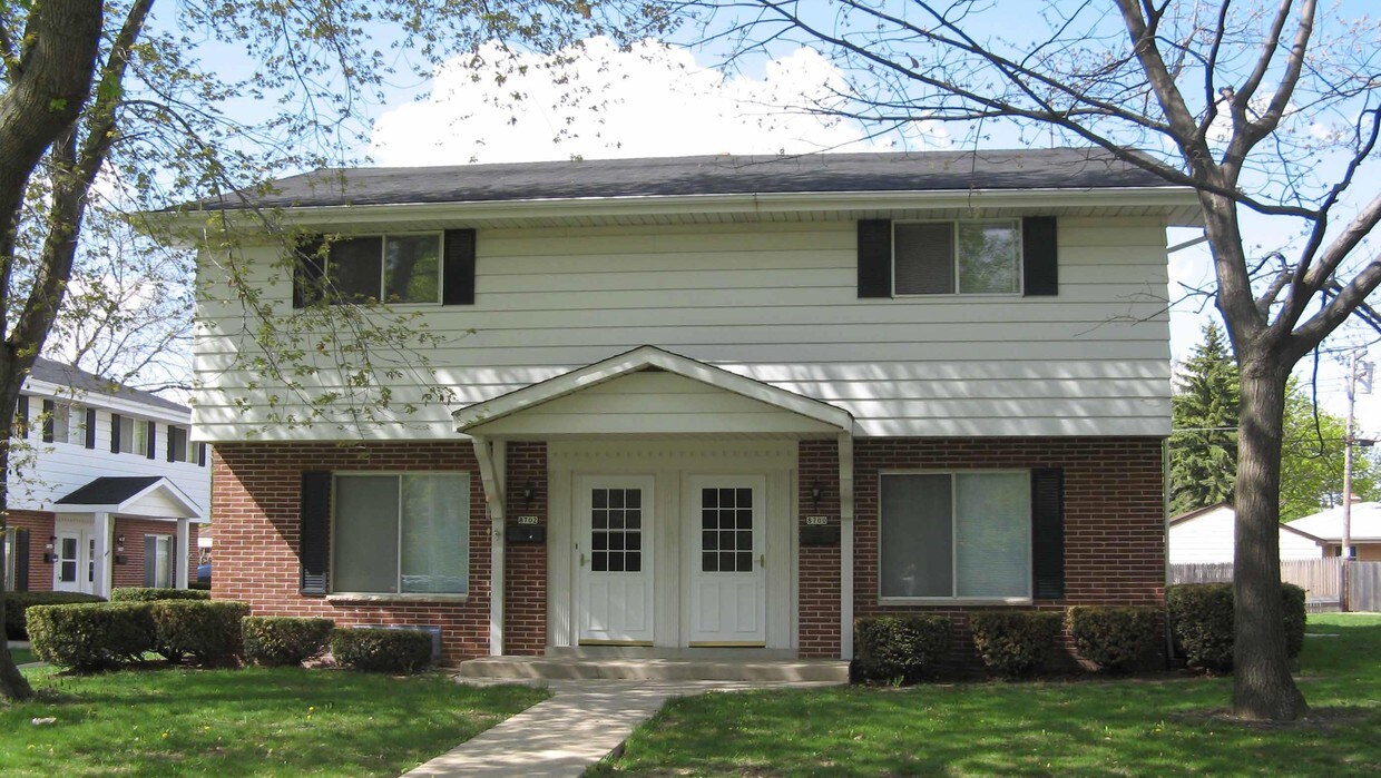 Primary Photo - 8704-8706 W Howard Ave