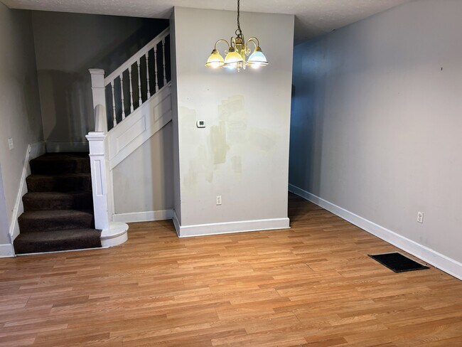 Foto del edificio - 2307 N Kenwood Ave