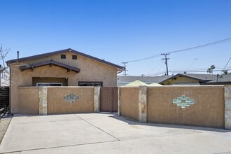 Building Photo - 2225 Santa Ana Ave