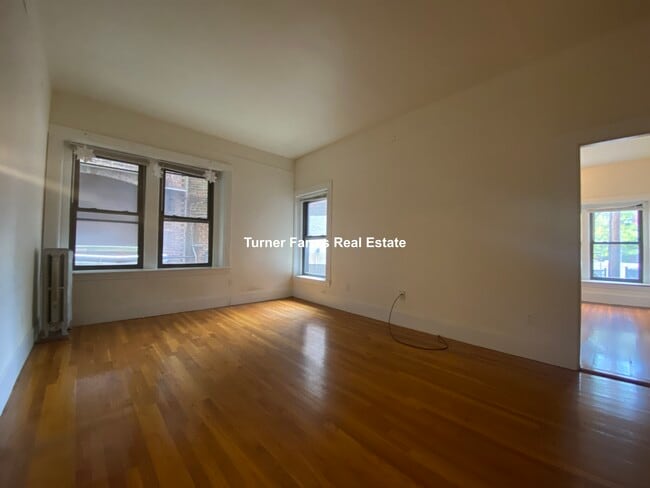 Building Photo - 1386A Beacon St