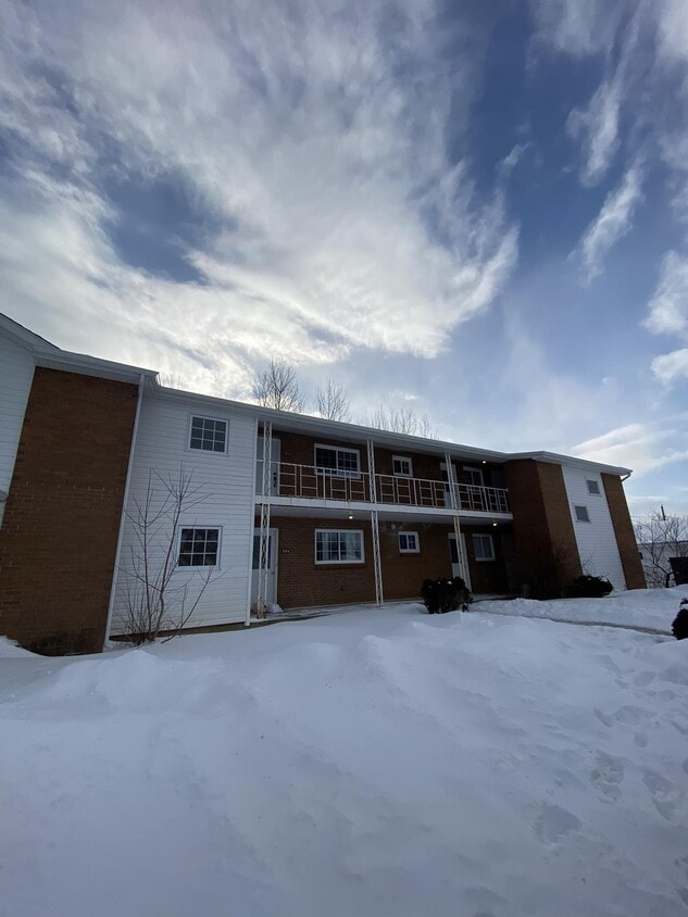 Primary Photo - 960 Meadow Ave