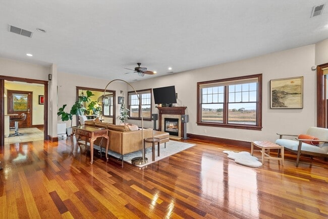 Building Photo - 42 Orchard St