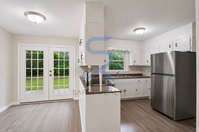 Foto del edificio - Paws Welcome! Charming 3BR Home in Historic Lithonia