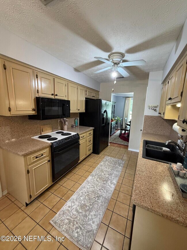 Foto del edificio - 5495 Forrest Dr