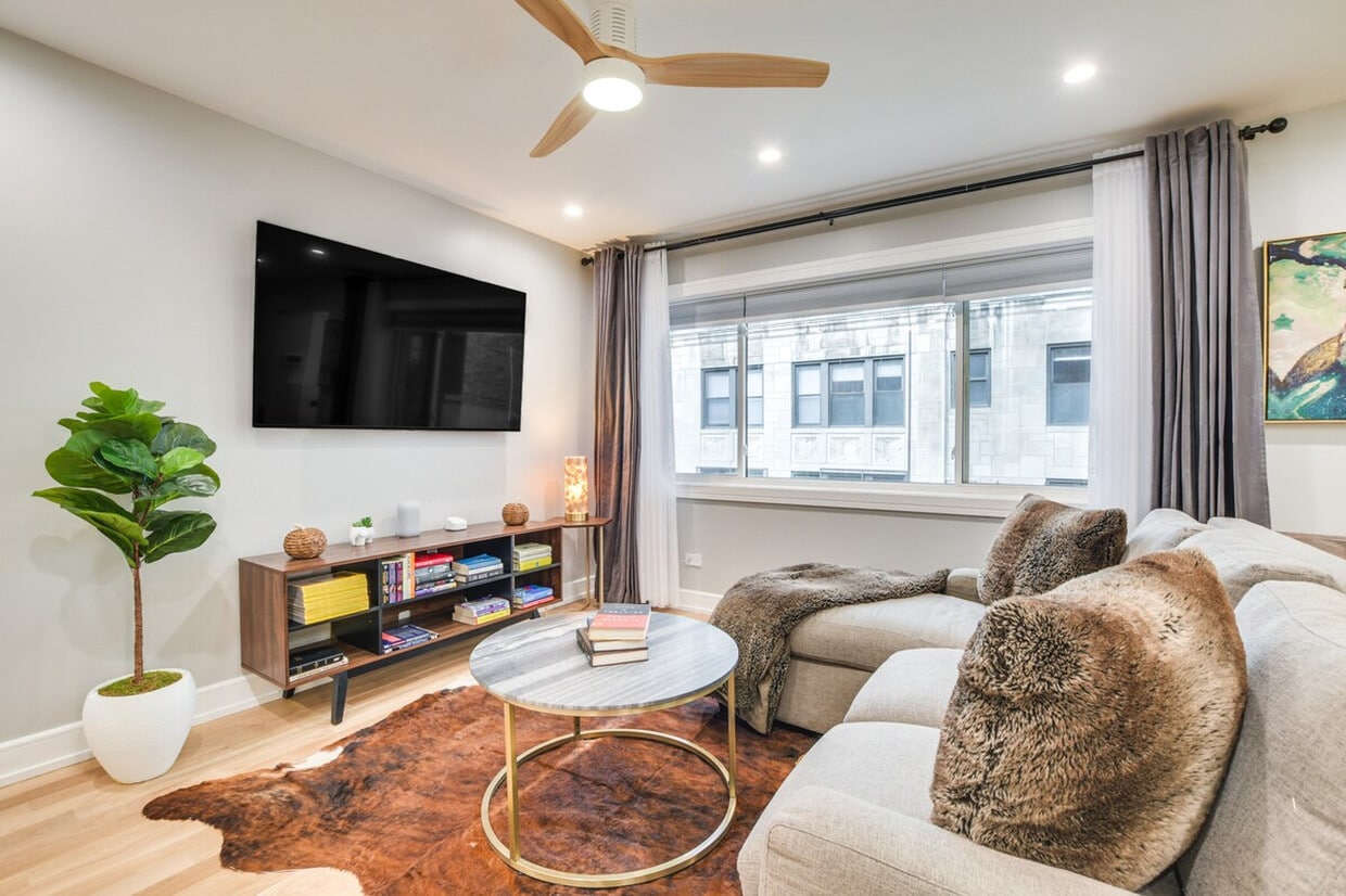 Foto principal - 6242 N Kenmore Ave