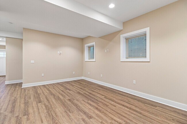 Building Photo - 303 Hamilton Ave