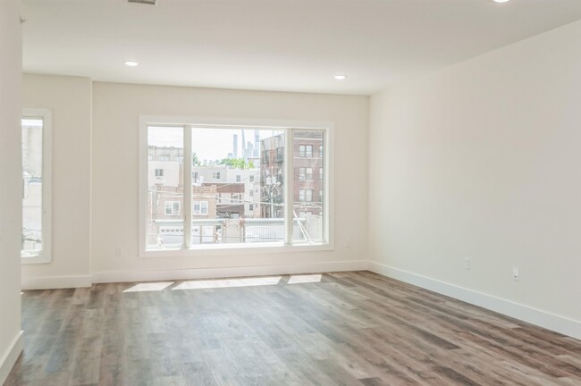 Building Photo - 6113 Buchanan Pl
