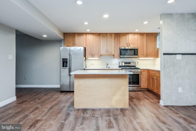 Building Photo - 11501 Maple Ridge Rd