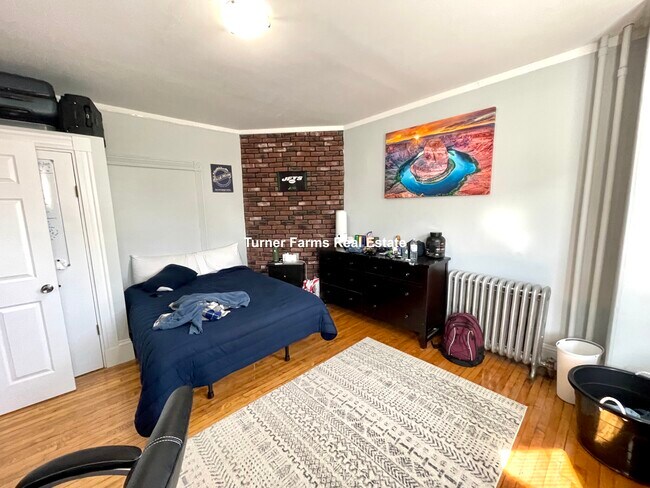 Building Photo - 38 Cherry St