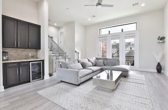 Building Photo - 4104 Marina St