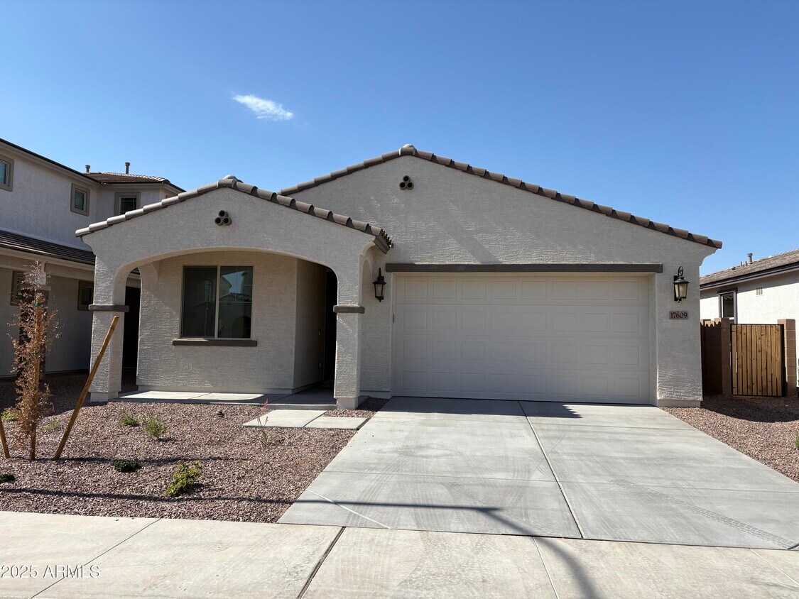 Foto principal - 17609 W Georgia Ave