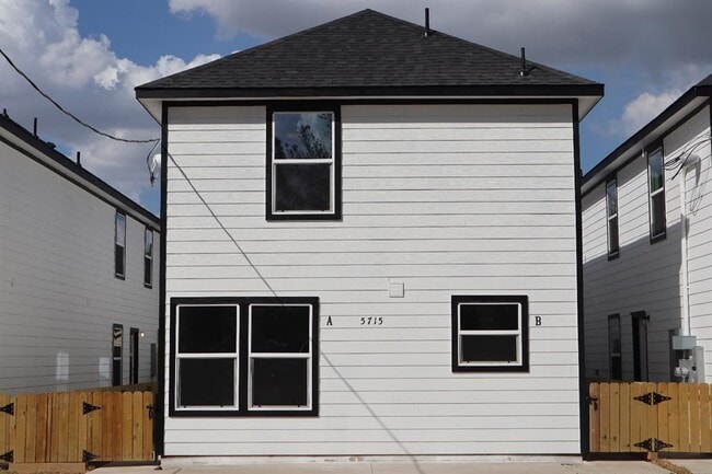 Building Photo - 8217 Bigwood St