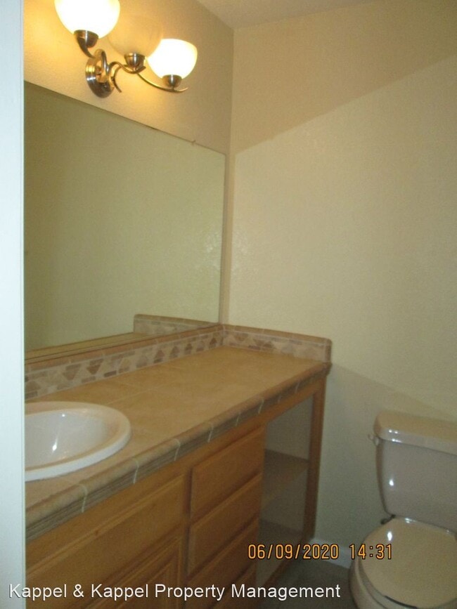 Building Photo - 430 Ellesmere Dr