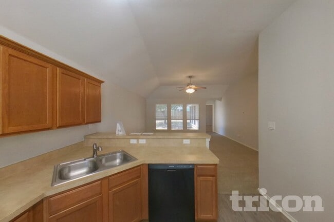 Building Photo - 1615 Hillside Dr