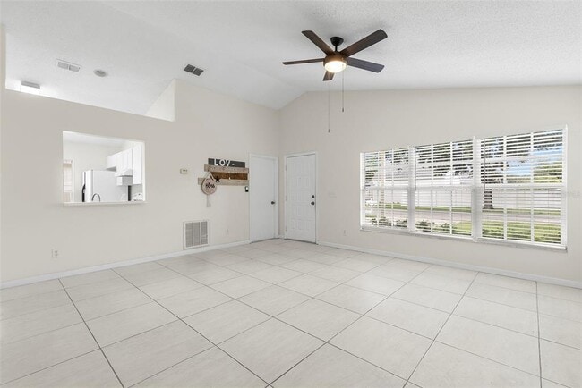 Foto del edificio - 5204 Creekmore Ln