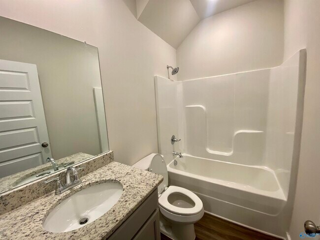 Foto del edificio - 338 Falling Water Ln SW