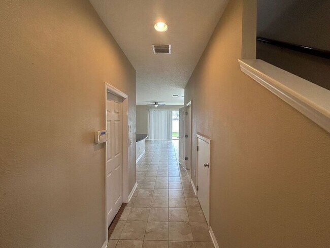 Building Photo - 7083 Woodchase Glen Dr