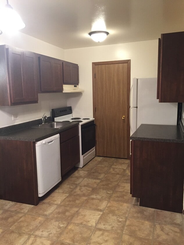 754 N Pioneer Rd Unit 107, Waukegan, IL 60085 Apartment for Rent in