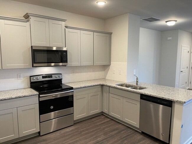 Building Photo - Stunning condo is South Murfreesboro