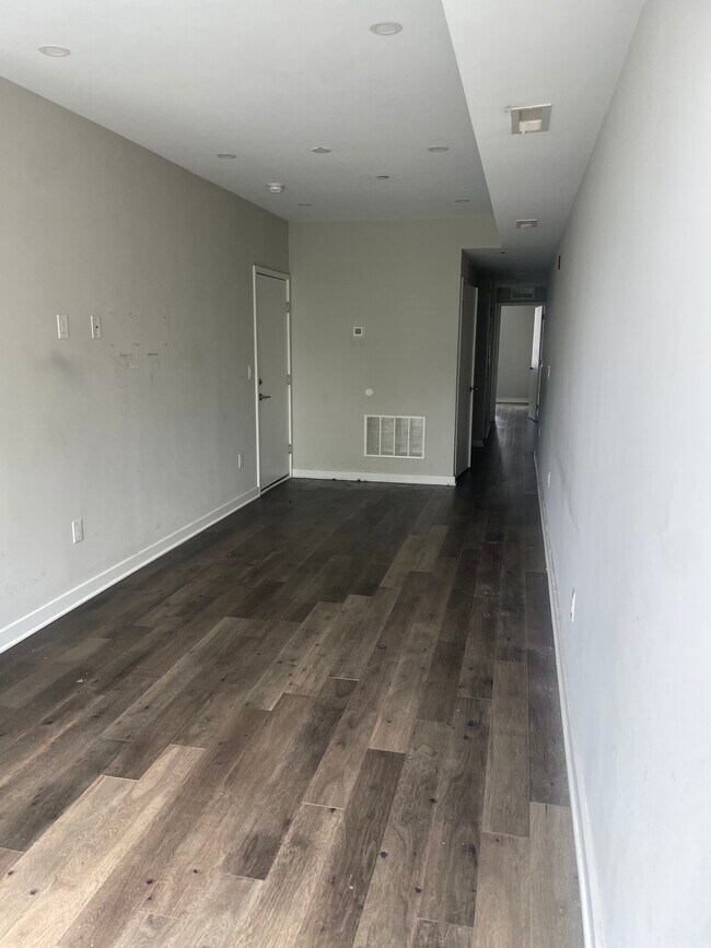 Sala de estar - 2409 Ridge Ave