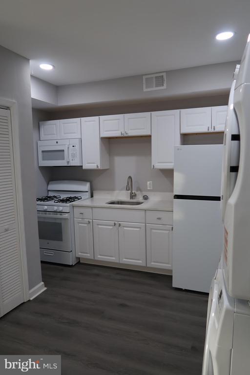 Foto del edificio - 2833 Brendan Ave