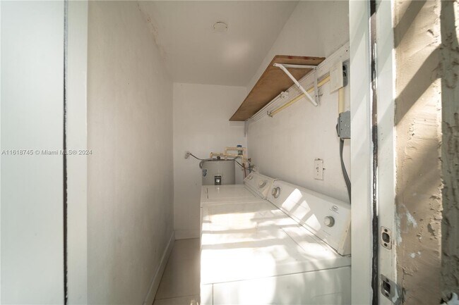 Foto del edificio - 5545 NW 3rd Ave