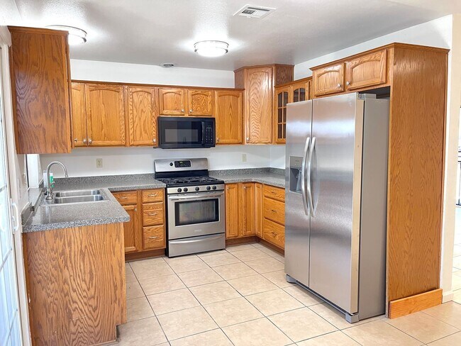 Foto del edificio - Spacious Four Bedroom Two Bathroom home for lease in San Bernardino, CA $3,175