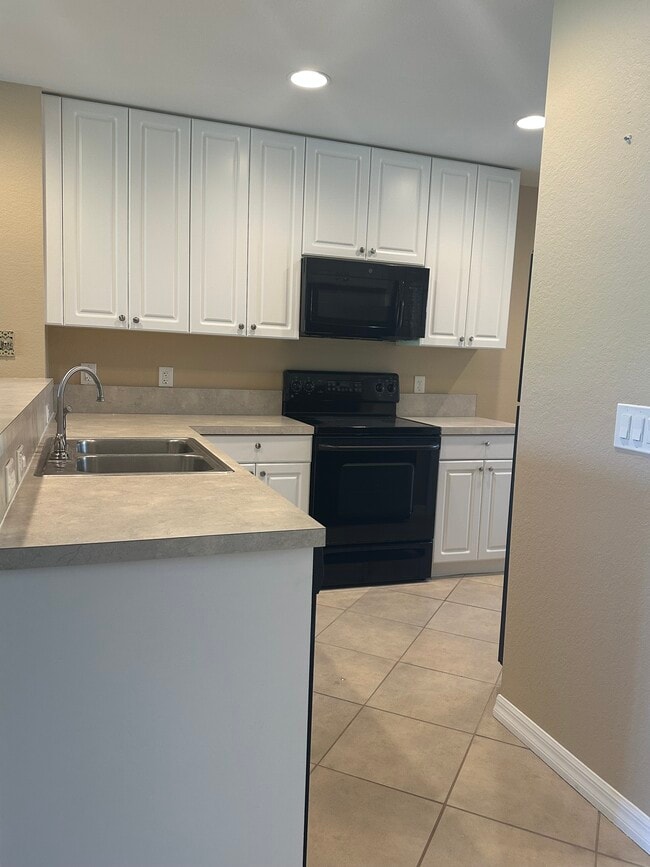 Building Photo - 1235 Saxony Cir