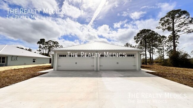 Foto del edificio - 4165 Hammock Rd