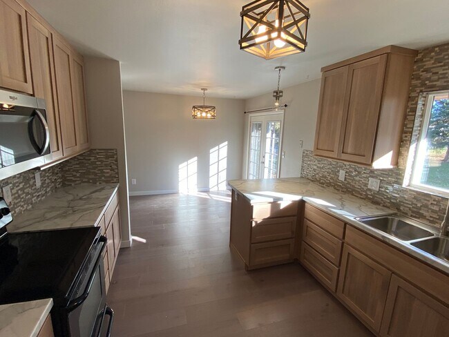 Foto del edificio - 2 Bed 1 Bath Home in NE Fort Collins!
