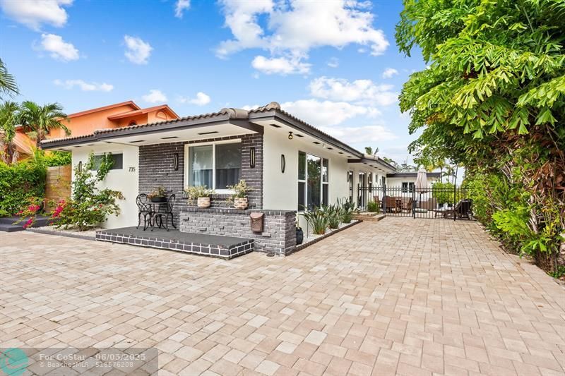 Foto principal - 735 Tyler St