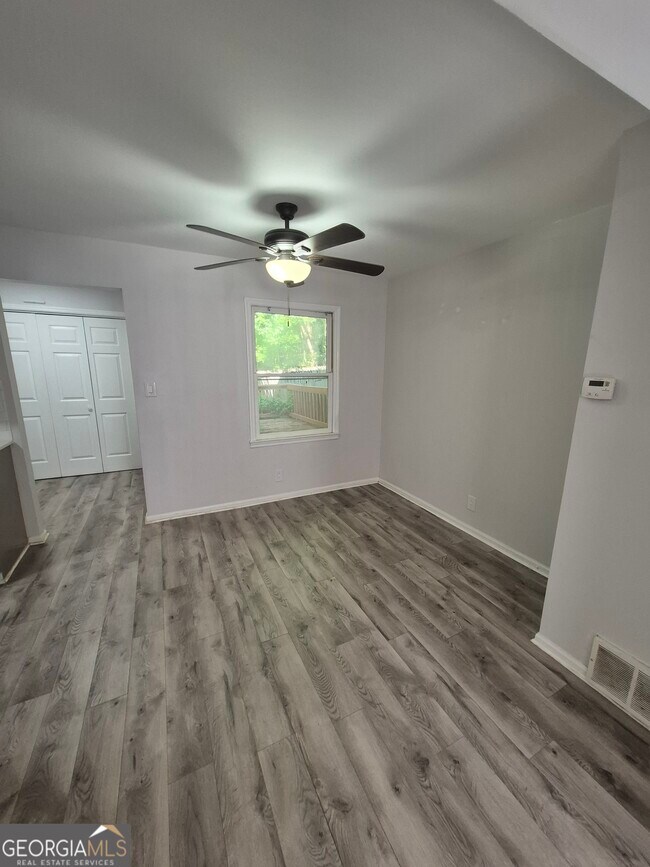 Foto del edificio - 170 Springdale Ct