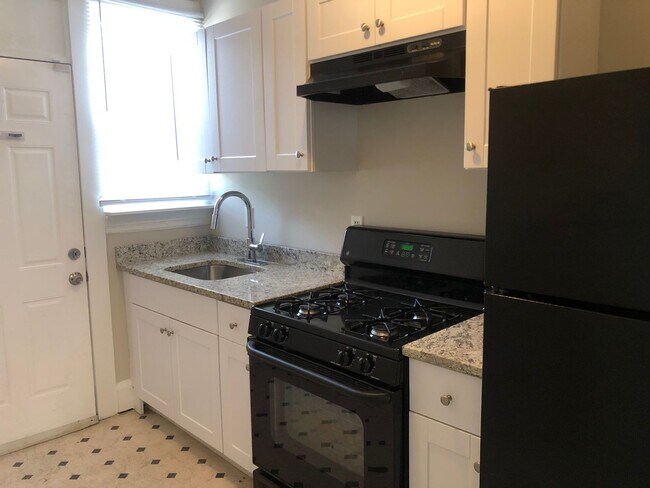 Foto del edificio - Recently Renovated 3 Bedroom In Mosher for...