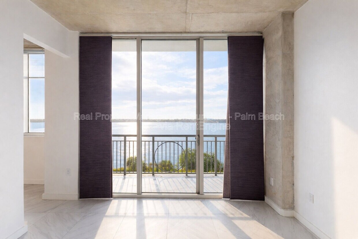 Photo - 300 South Australian Avenue