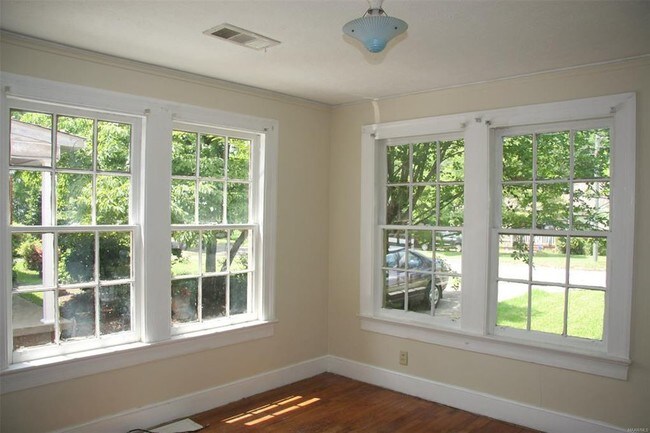 Building Photo - 2726 Windsor Ave