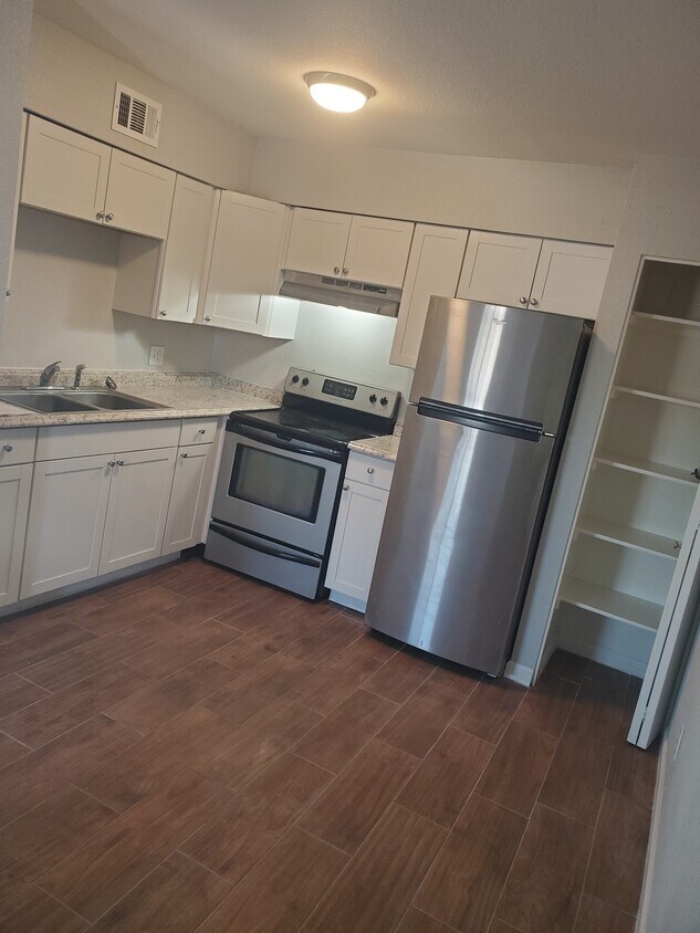 Foto principal - 426 E Quail Ave